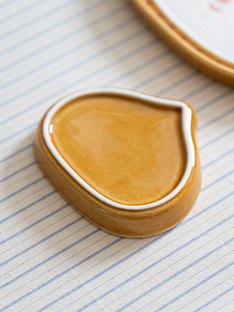 Smiling chestnut ceramic tableware