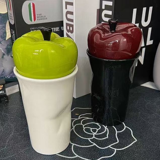 Fresh green apple ceramic cup with lid