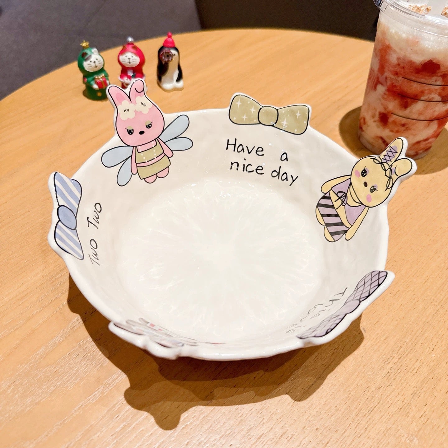 Bow rabbit salad bowl