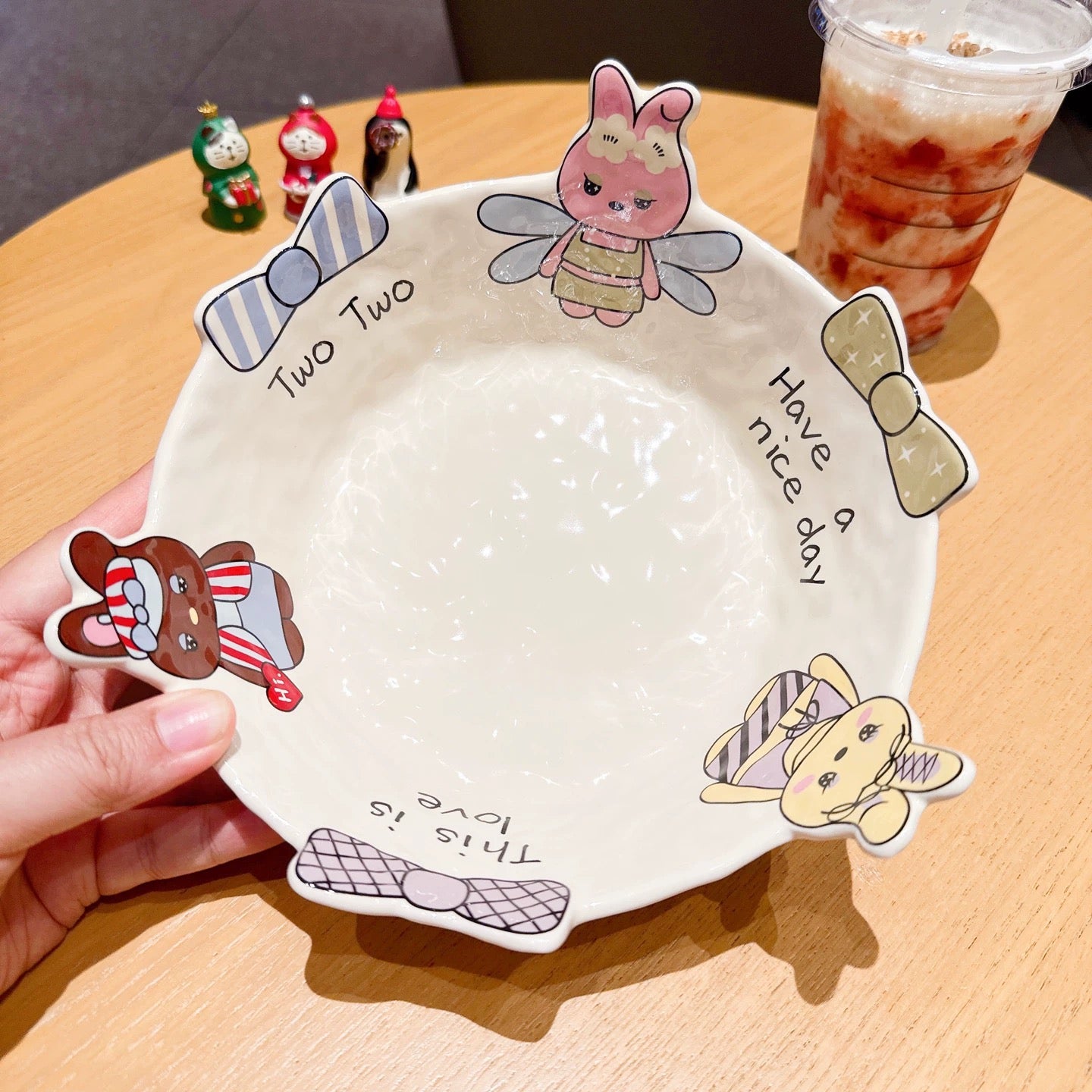 Bow rabbit salad bowl