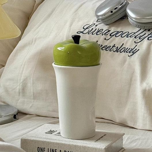 Fresh green apple ceramic cup with lid