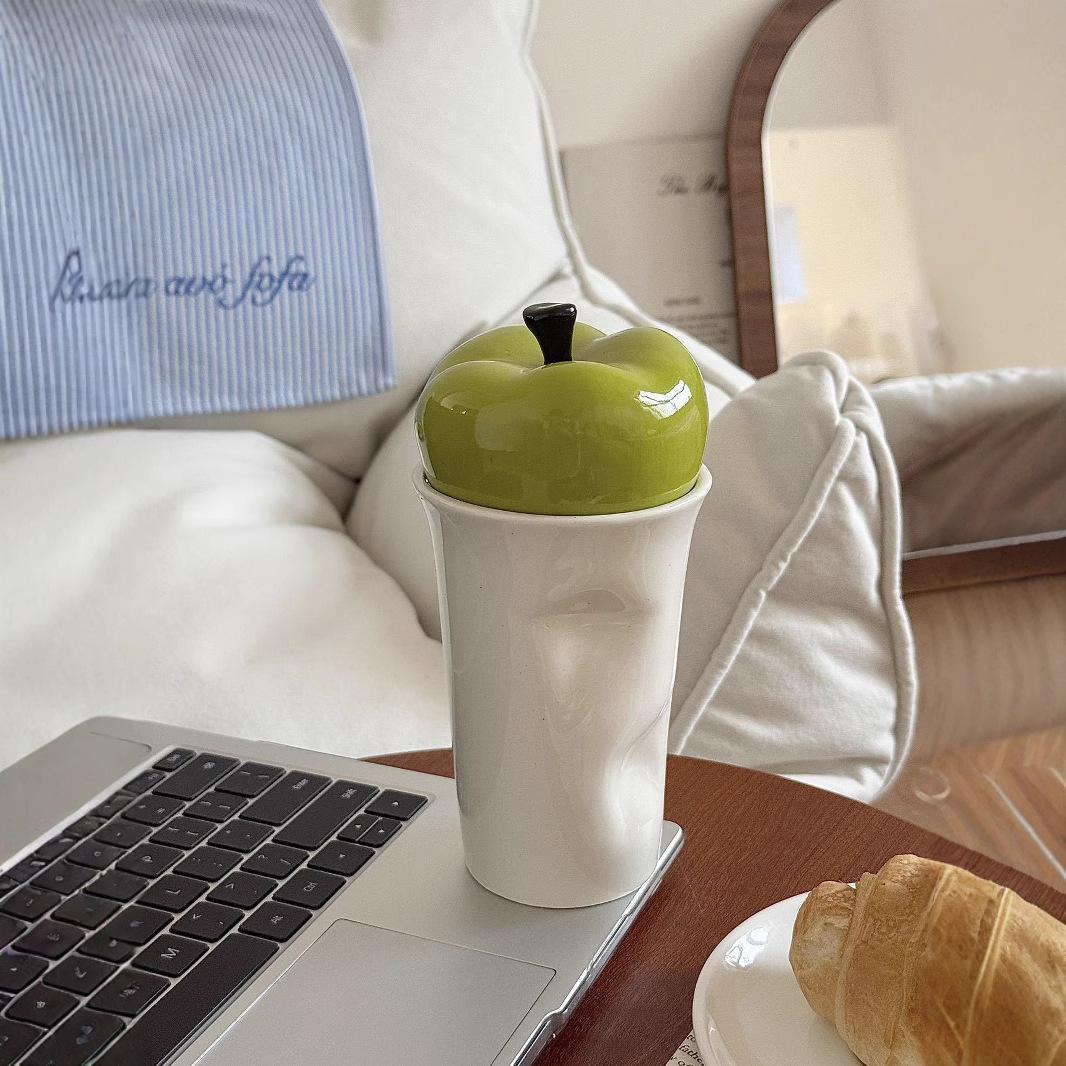 Fresh green apple ceramic cup with lid