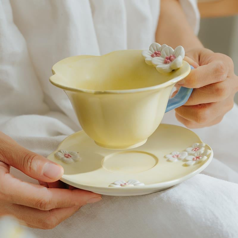 Romantic three-dimensional flower ceramic mugs and saucers