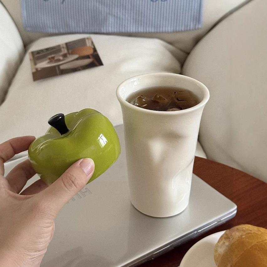 Fresh green apple ceramic cup with lid